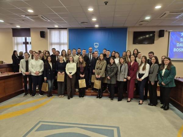 U povodu Dana neovisnosti studenti Mostara u gradskoj Vijećnici