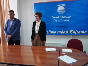 Predsjednik Gradskog vijeća Salem Marić uručio novčane bonove socijalno ugroženim obiteljima